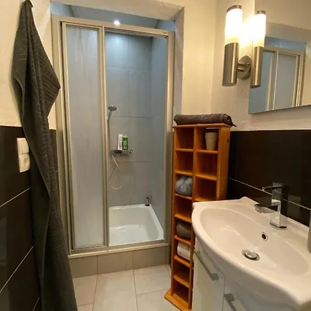 Roggendorf 2, Zentrumnah Und Voll Ausgestattet דירה מכרניך